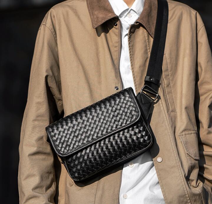 編み込み模様のメンズショルダーバッグ合皮斜めがけ