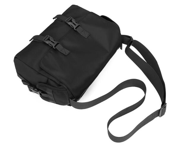 撥水加工メンズショルダーバッグ斜めがけサコッシュ