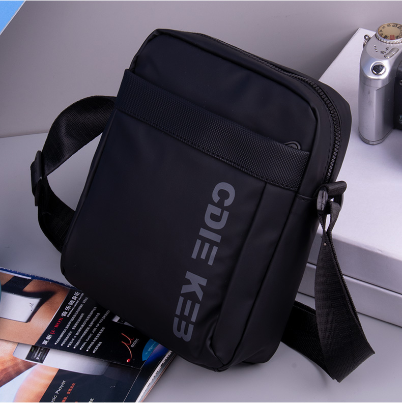 ショルダーバッグメンズ スタイリッシュミニショルダー 縦型