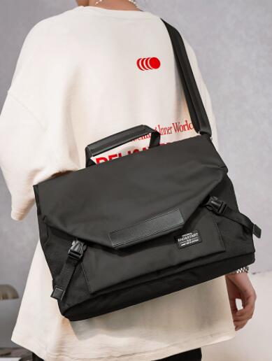 メンズショルダーバッグ 男性用大容量ショルダーバッグ斜めがけ通勤対応