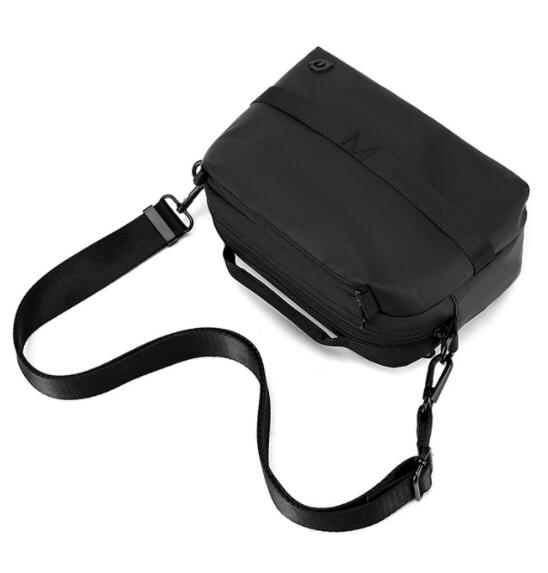 メンズショルダーバッグ 男性用撥水加工ショルダーバッグ斜めがけサコッシュ