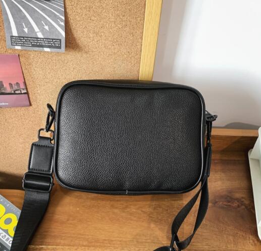 メンズショルダーバッグ 合皮レザー斜めがけミニショルダーバッグ