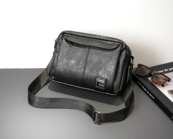 メンズショルダーバッグ 男性用合成皮革ショルダーバッグ斜めがけ 大きめ