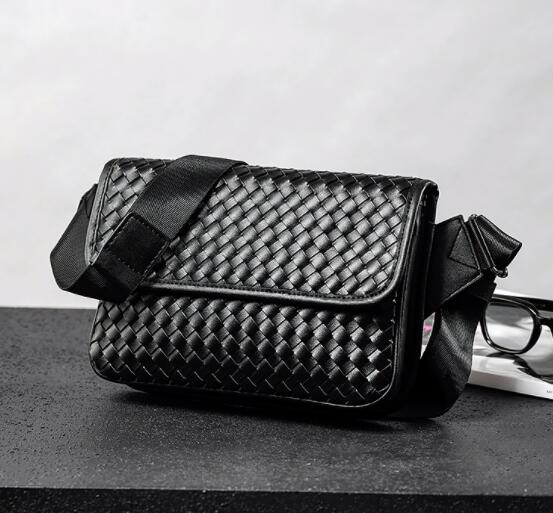 編み込み模様のメンズショルダーバッグ合皮斜めがけ