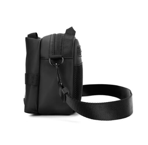 メンズショルダーバッグ 男性用撥水加工ショルダーバッグ斜めがけサコッシュ