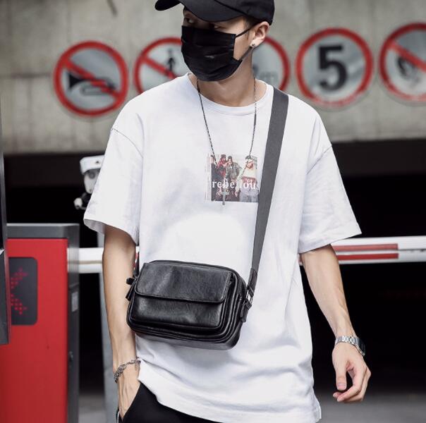 合成皮革メンズショルダーバッグ斜めがけサコッシュ