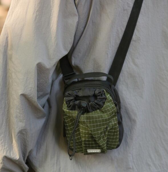 メンズショルダーバッグ 男性用斜めがけサコッシュ小型ショルダーバッグ