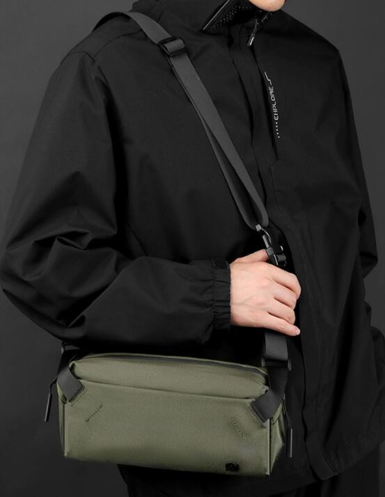 メンズショルダーバッグ メンズ斜めがけショルダーバッグ撥水加工サコッシュ