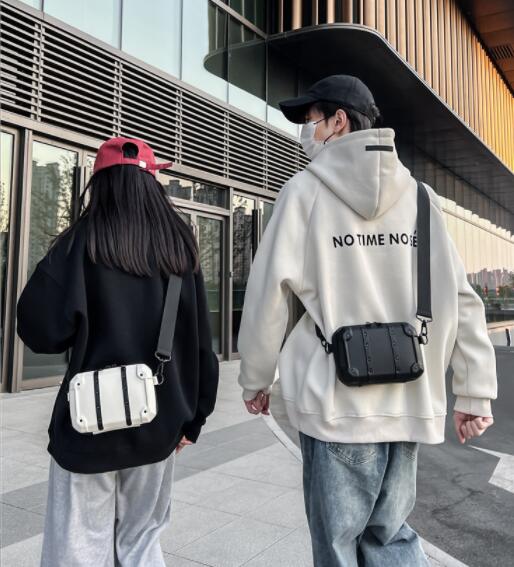 メンズショルダーバッグ 斜めがけ防水加工 スマホ