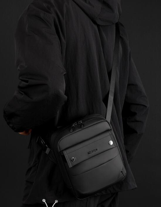 メンズショルダーバッグ 斜めがけ 撥水加工 多機能