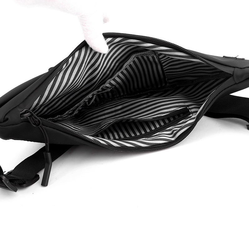 メンズショルダーバッグ 軽量ボディバッグ イヤホンホール付き 肩掛けワンショルダー