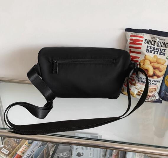 メンズショルダーバッグ ミニ撥水加工メンズサコッシュ斜めがけショルダーバッグ