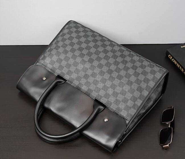 メンズショルダーバッグ 合皮 大きめビジネス通勤対応