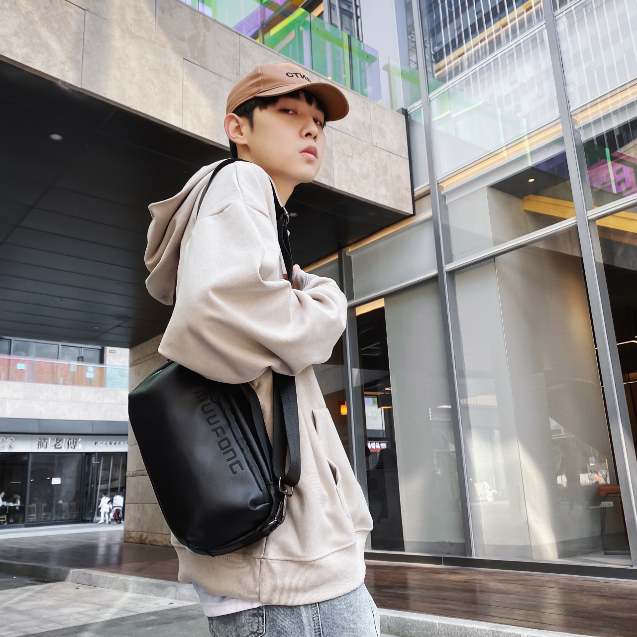 メンズショルダーバッグ メンズ ボディバッグ 黒 ワンショルダー 肩掛け ストリート