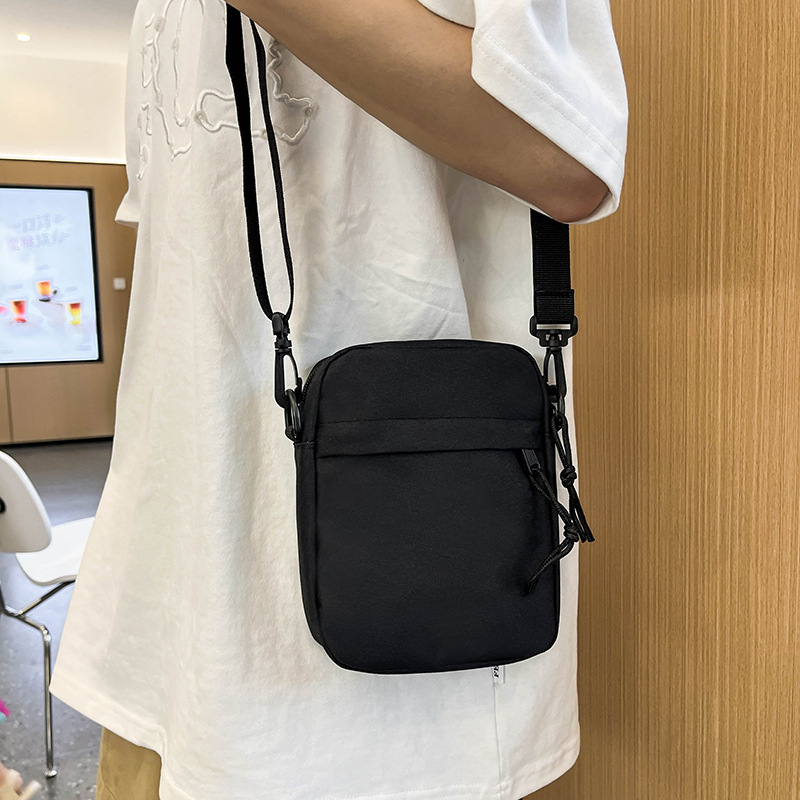 ショルダーバッグメンズ コンパクト斜め掛け軽量ポーチバッグ