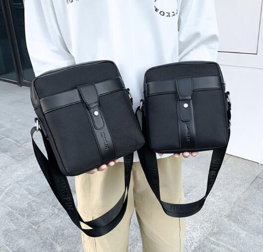 ショルダーバッグメンズ 男性用縦型ショルダーバッグ斜め掛け軽量レザー調