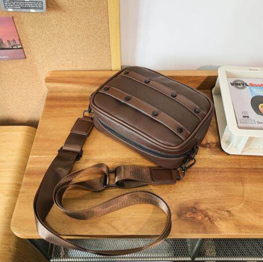 メンズショルダーバッグ 合皮レザー斜めがけミニショルダーバッグ