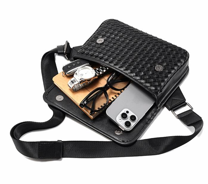 編み込み模様のメンズショルダーバッグ合皮斜めがけ