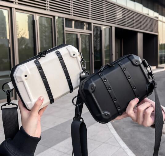 メンズショルダーバッグ 斜めがけ防水加工 スマホ