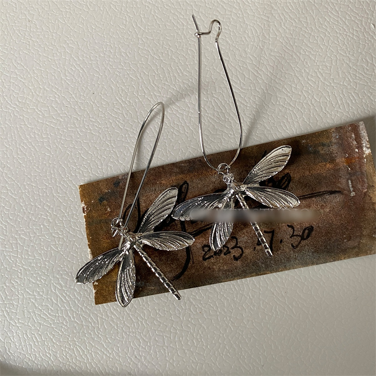 シルバーアクセサリー トンボモチーフピアス レトロ上品 レディース耳飾り