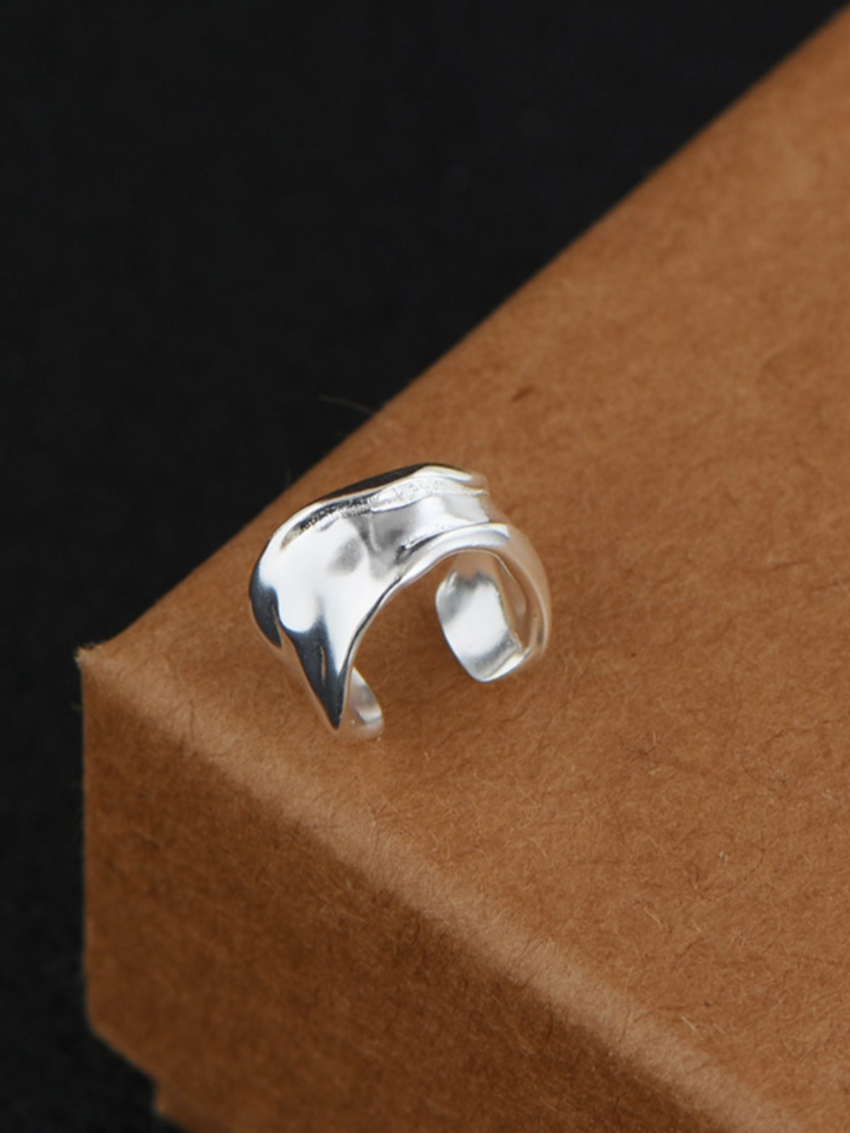 シルバーアクセサリー 波紋のようなイヤーカフ