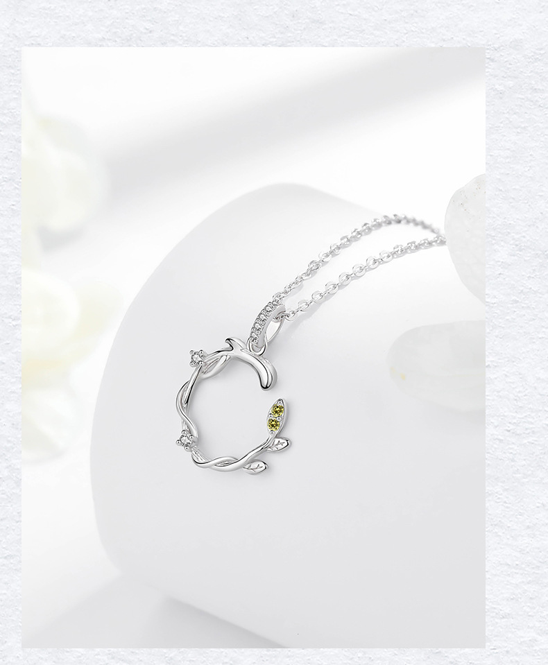 シルバーアクセサリー 葉巻きリースのペンダント