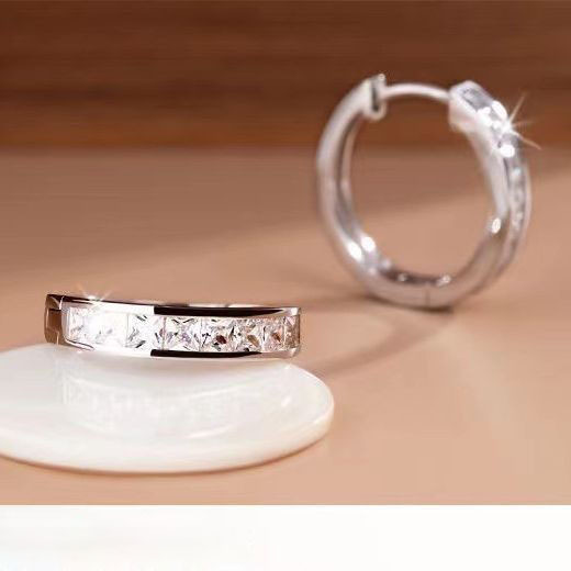 シルバーアクセサリー キラキラ輝く フープピアス