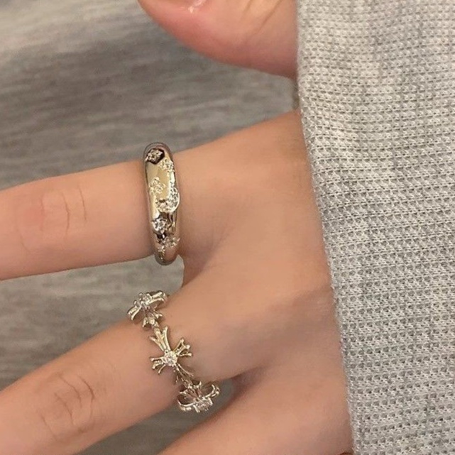 シルバーアクセサリー 上品な花飾り結晶リング
