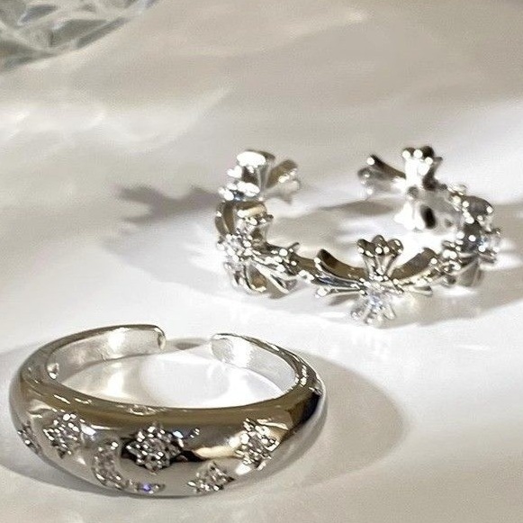 シルバーアクセサリー 上品な花飾り結晶リング