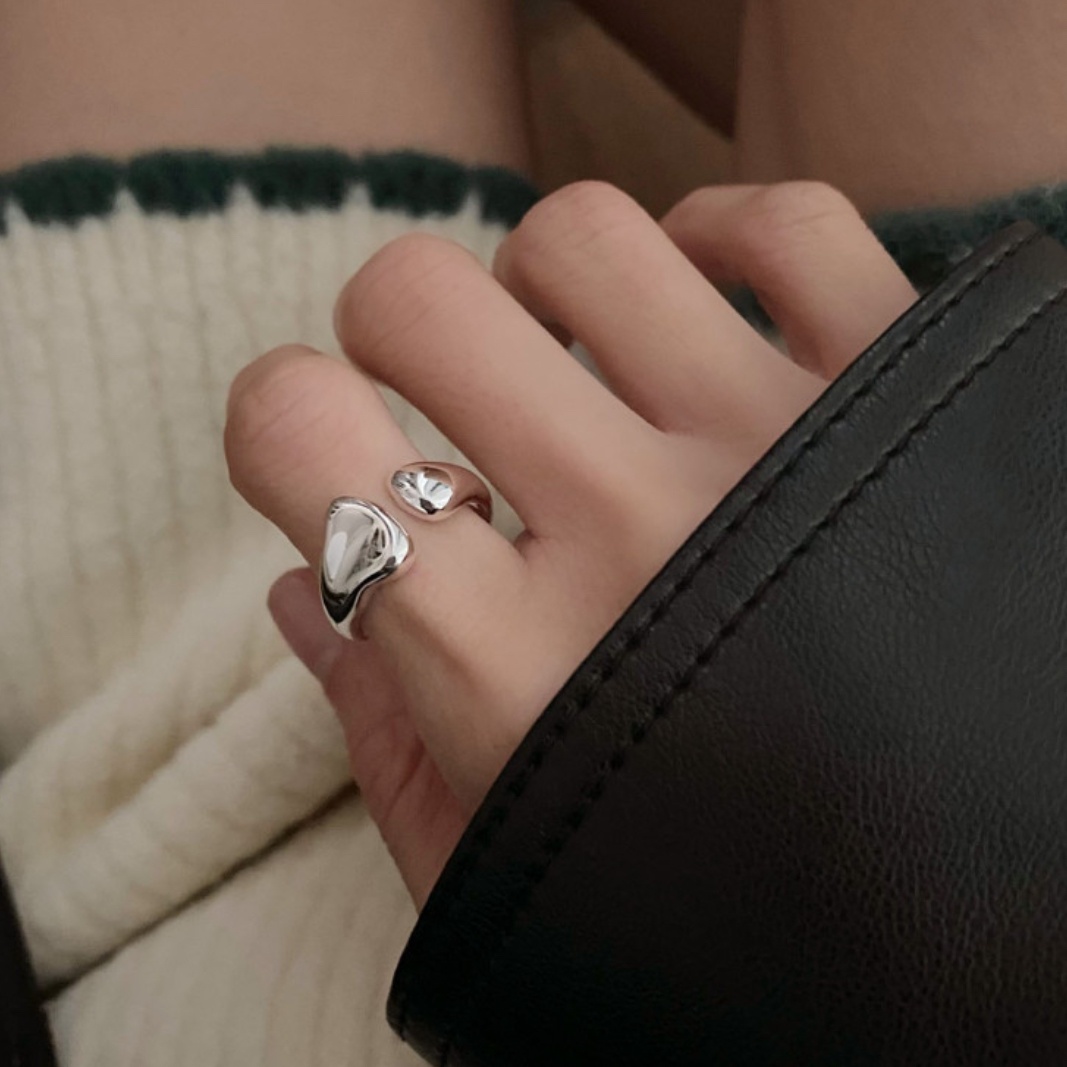 シルバーアクセサリー 溶け落ちる雫のリング