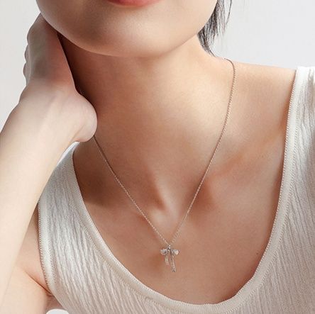 シルバーアクセサリー 優雅なリボン結び ネックレス