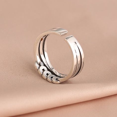 シルバーアクセサリー 古典模様の重ね輪リング