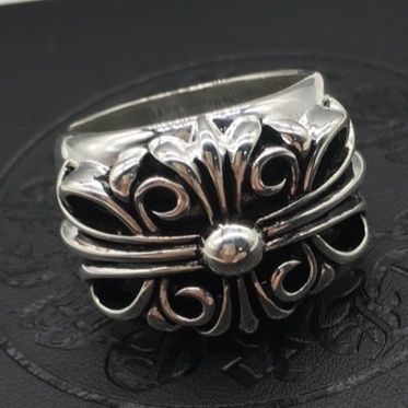 シルバーアクセサリー 古典紋様の十字架リング