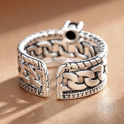 シルバーアクセサリー 鎖模様と黒石の幅広リング
