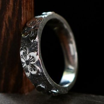 シルバーアクセサリー 桜花模様の彫刻リング