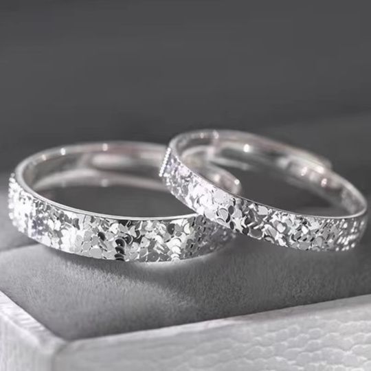 シルバーアクセサリー 鎚目模様の絆リング