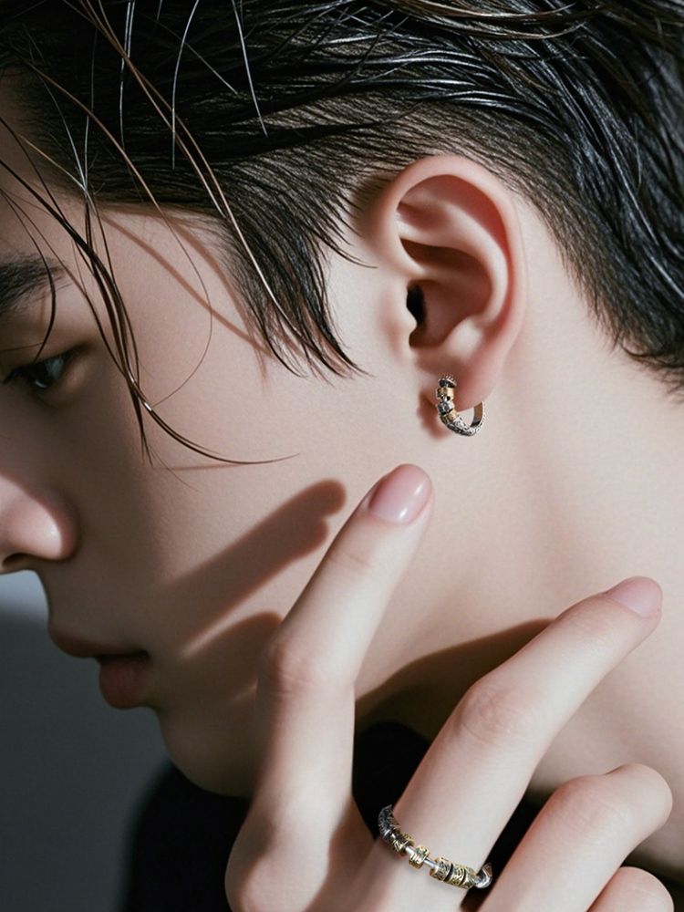 シルバーアクセサリー 彫刻模様のフープピアス