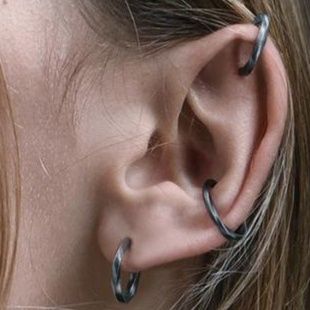 シルバーアクセサリー 二連フープ耳元アクセント