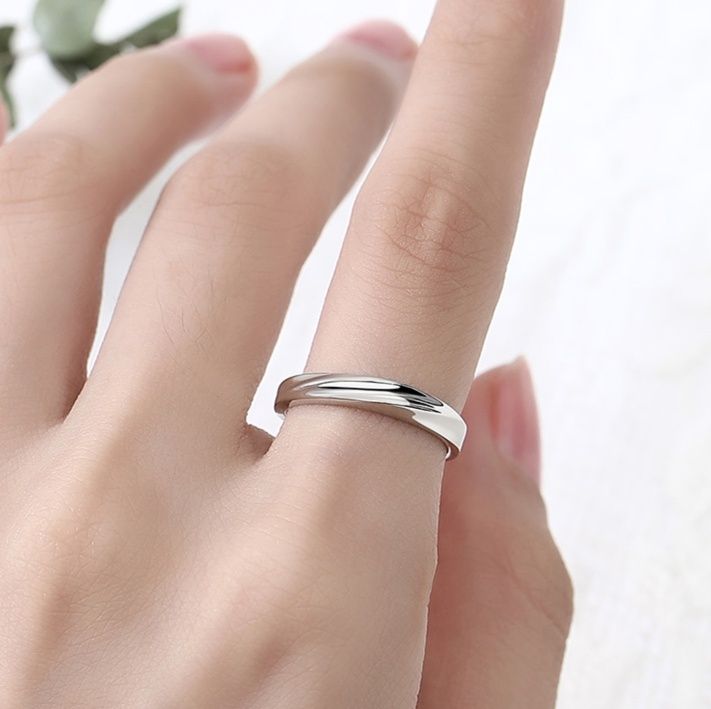 シルバーアクセサリー 洗練されたシンプル細身リング