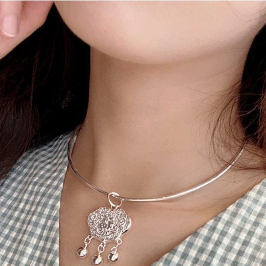 シルバーアクセサリー 花雲の輝き 繊細模様チョーカー