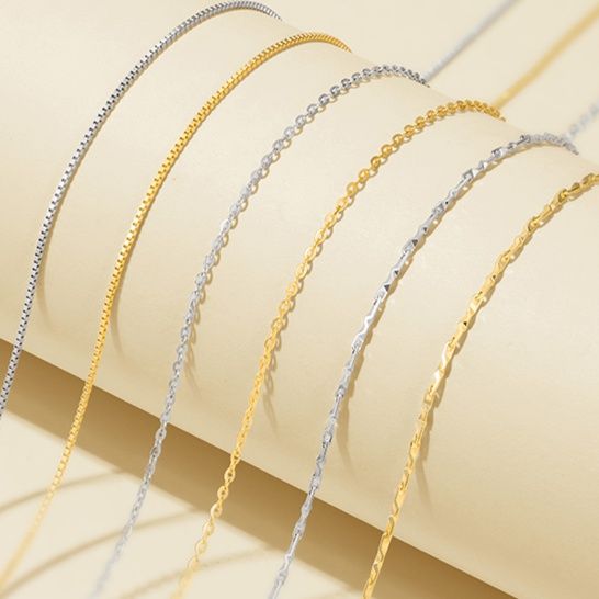 シルバーアクセサリー 三連重ね付け細身チェーンネックレス