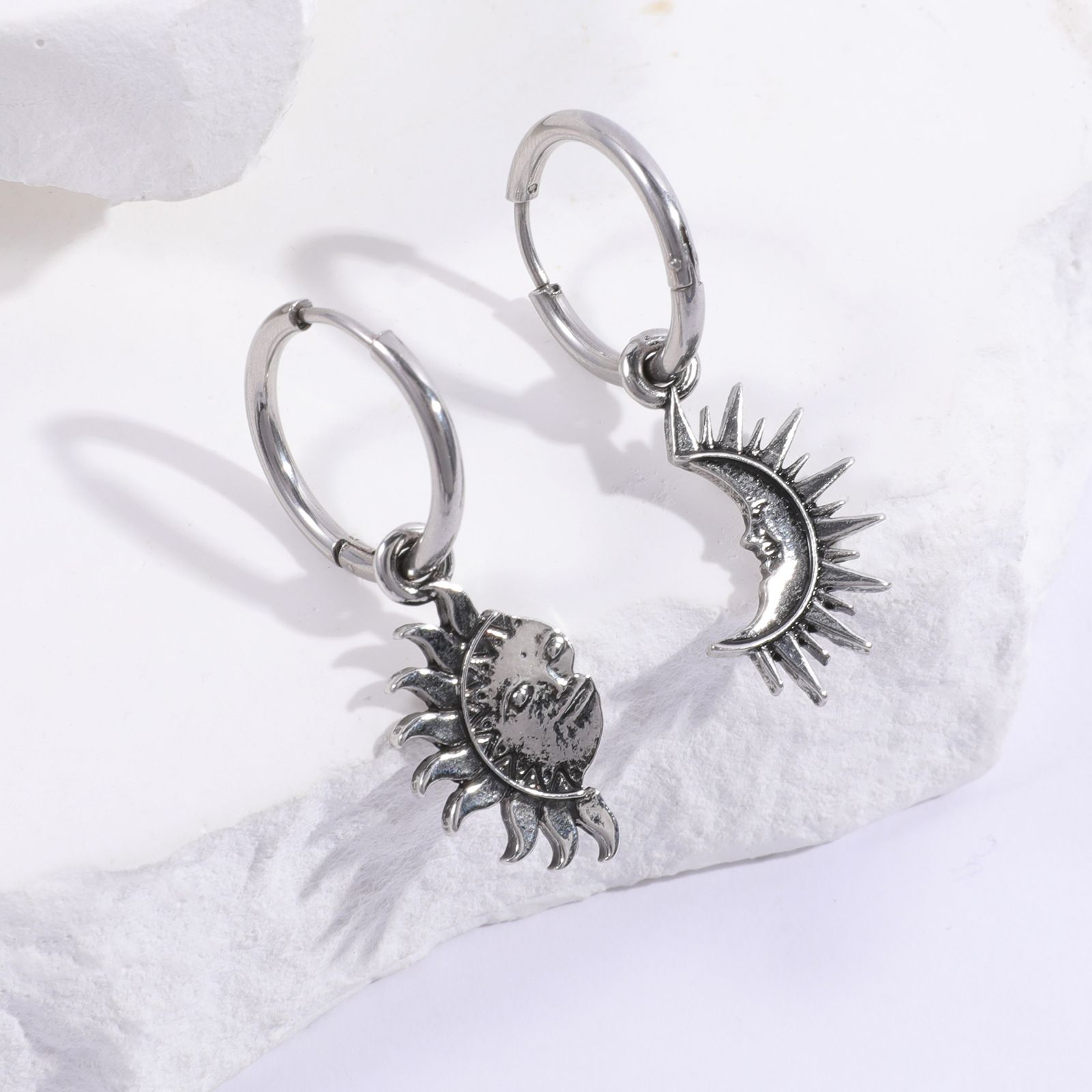 シルバーアクセサリー 太陽と月の物語ピアス