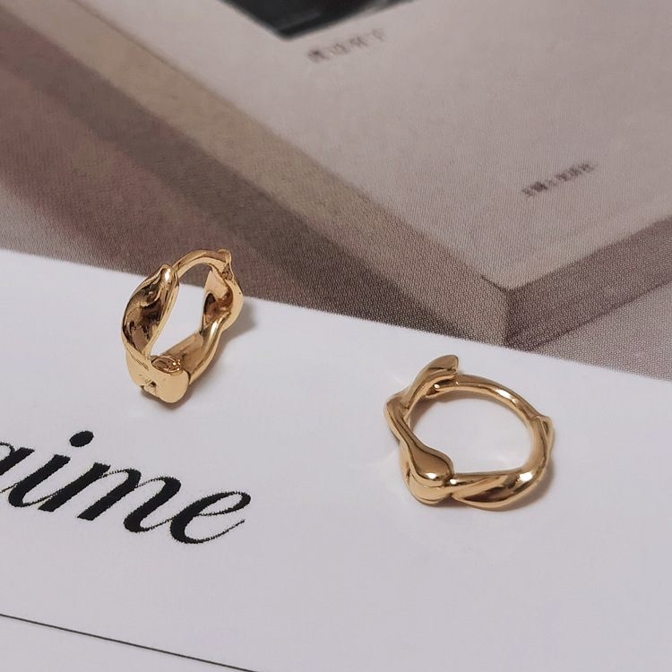 シルバーアクセサリー うねり波紋のミニフープピアス