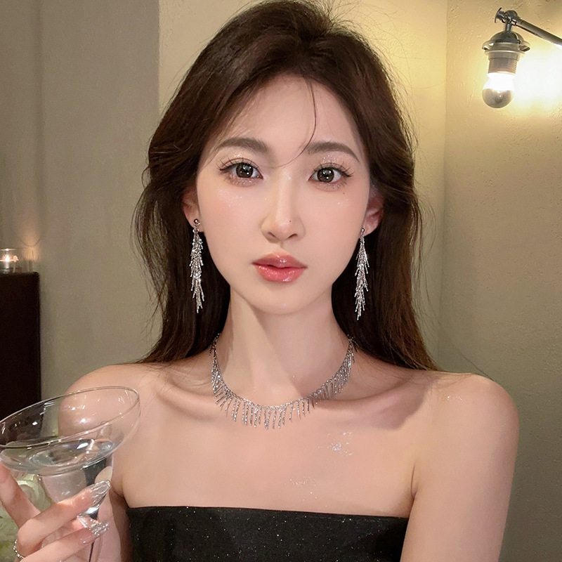 シルバーアクセサリー 優美な蝶結びクリスタルピアス