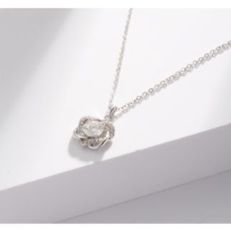 シルバーアクセサリー 煌めく小花のペンダント