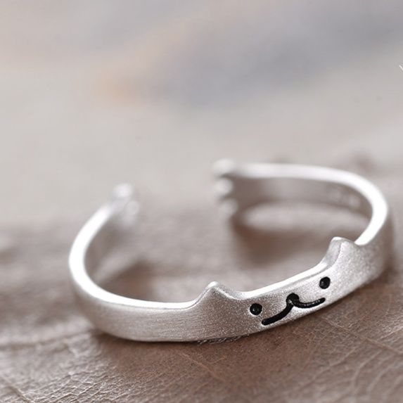 シルバーアクセサリー 猫の微笑み フリーサイズリング