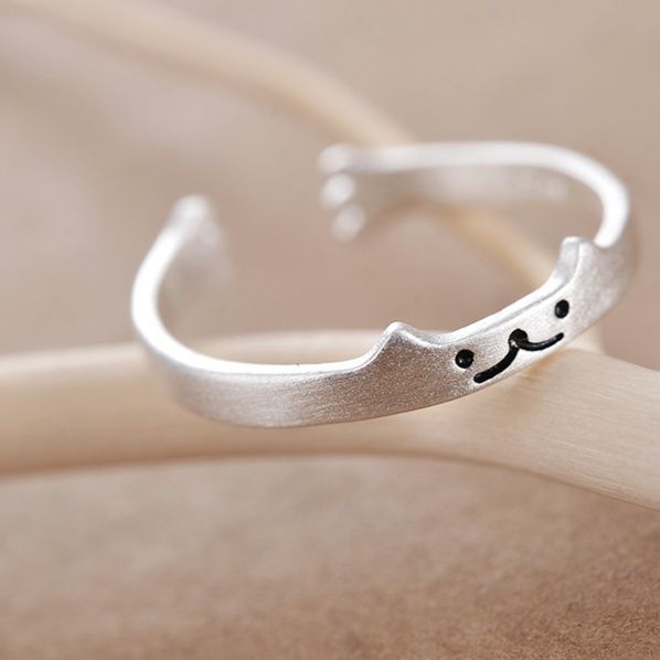 シルバーアクセサリー 猫の微笑み フリーサイズリング
