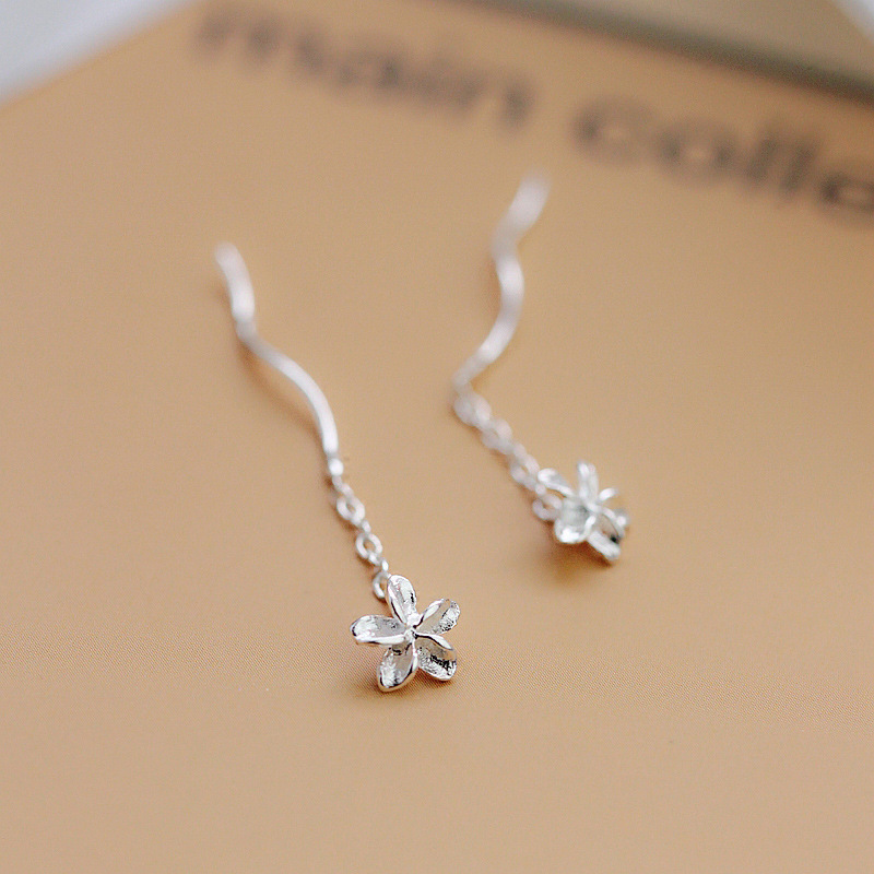 シルバーアクセサリー 花モチーフねじりチェーンピアス