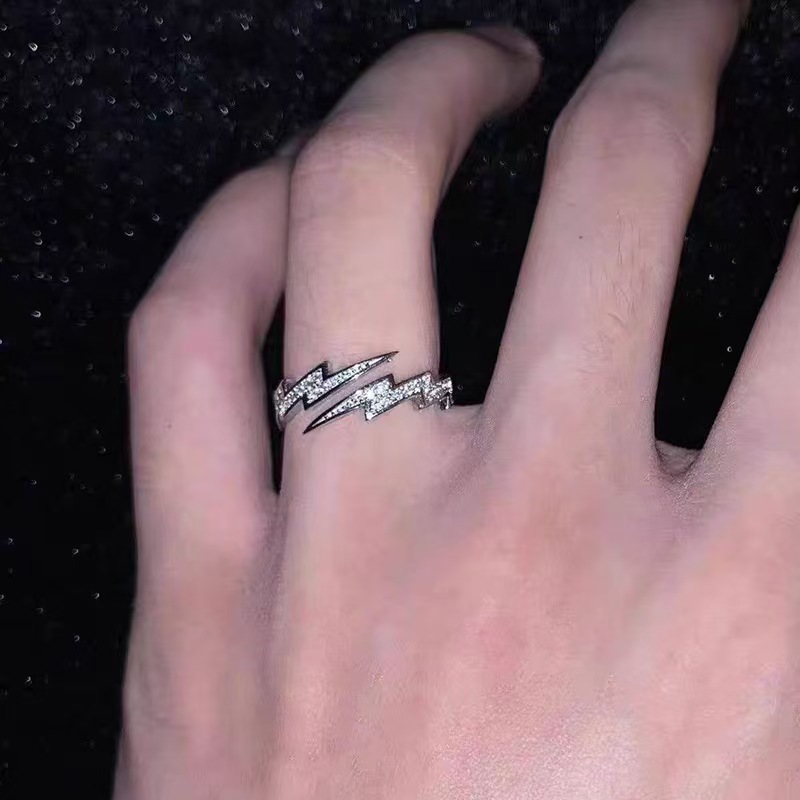 シルバーアクセサリー 稲妻デザインクリスタルリング