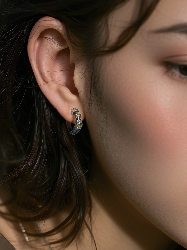 シルバーアクセサリー 彫刻模様のフープピアス